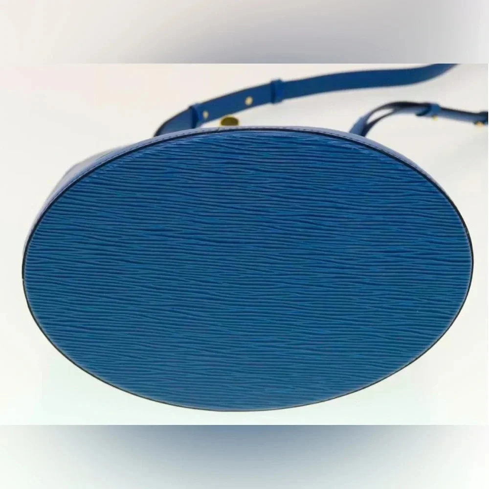 Louis Vuitton Toledo Blue Epi Cluny Bag